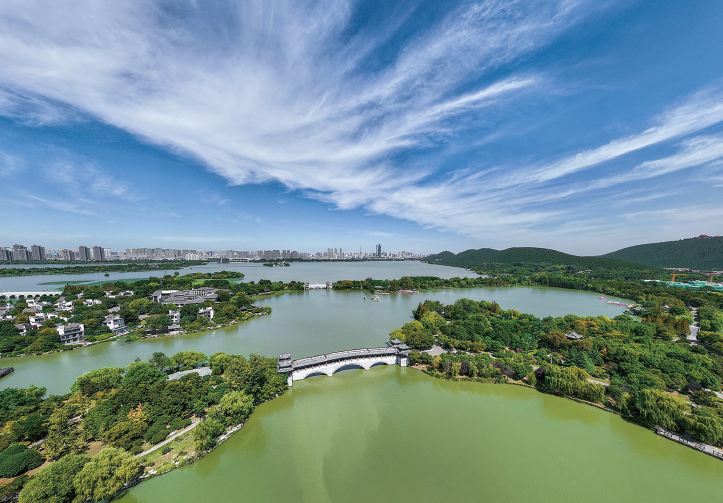 位于徐州市泉山區的國家5A級景區—云龍湖。